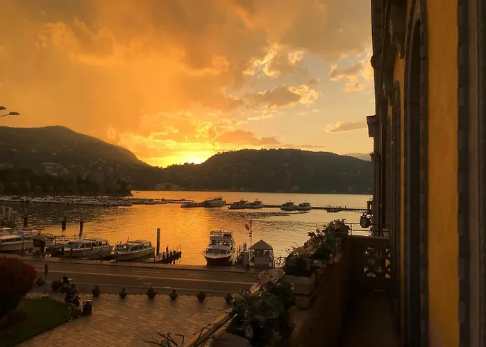 Piazza Cavour - Luxury View דירה קומו